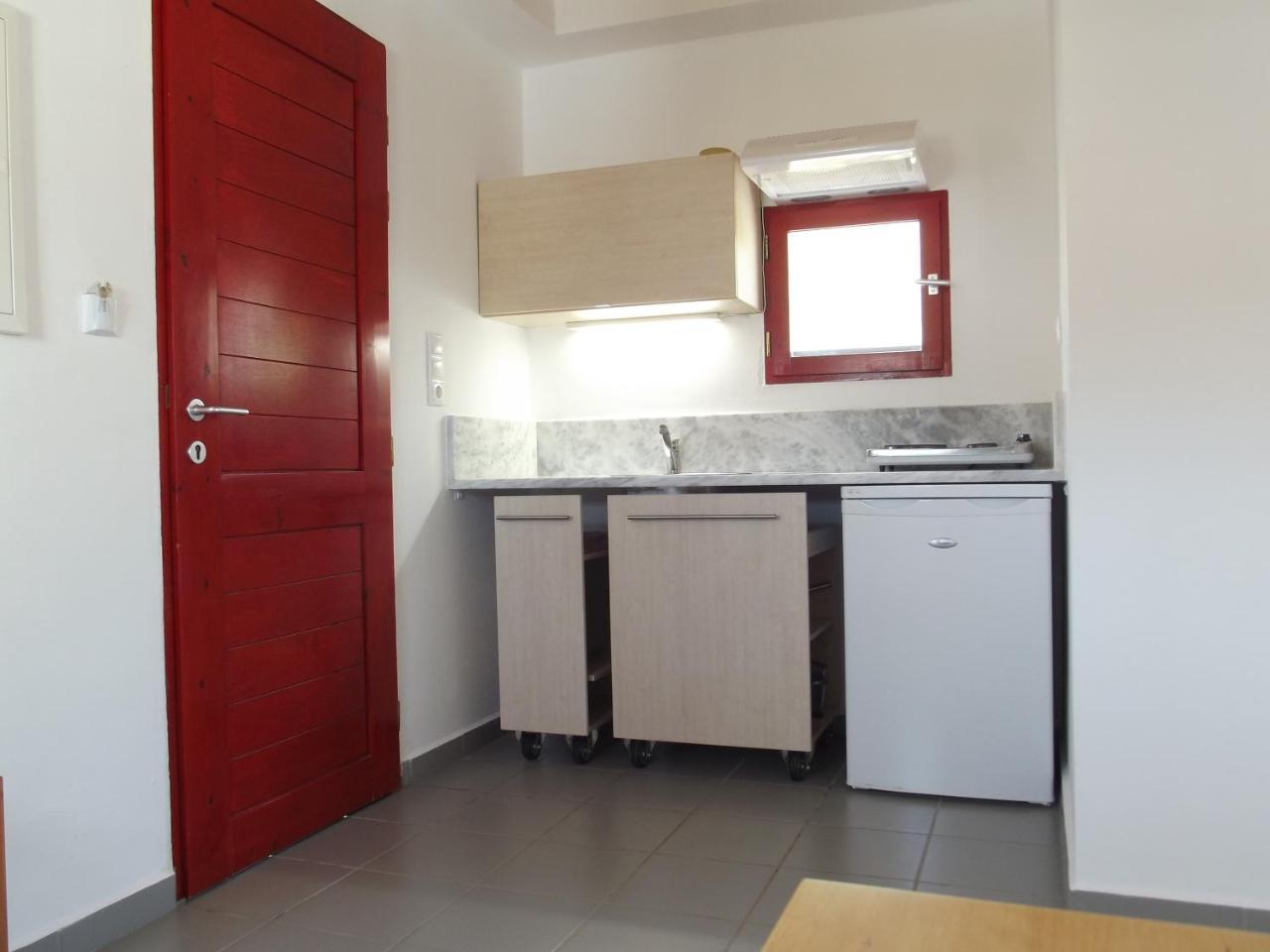 Apartment Kyfanta, & In Kyparissi *